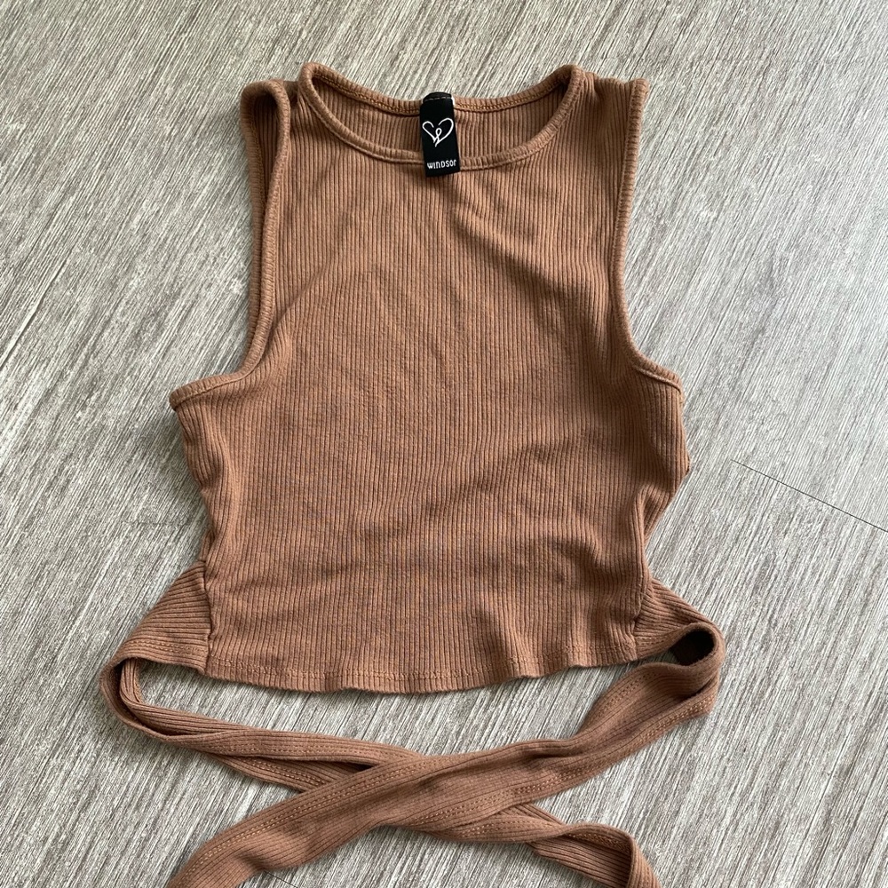 Windsor Brown tie-back Crop Tank
